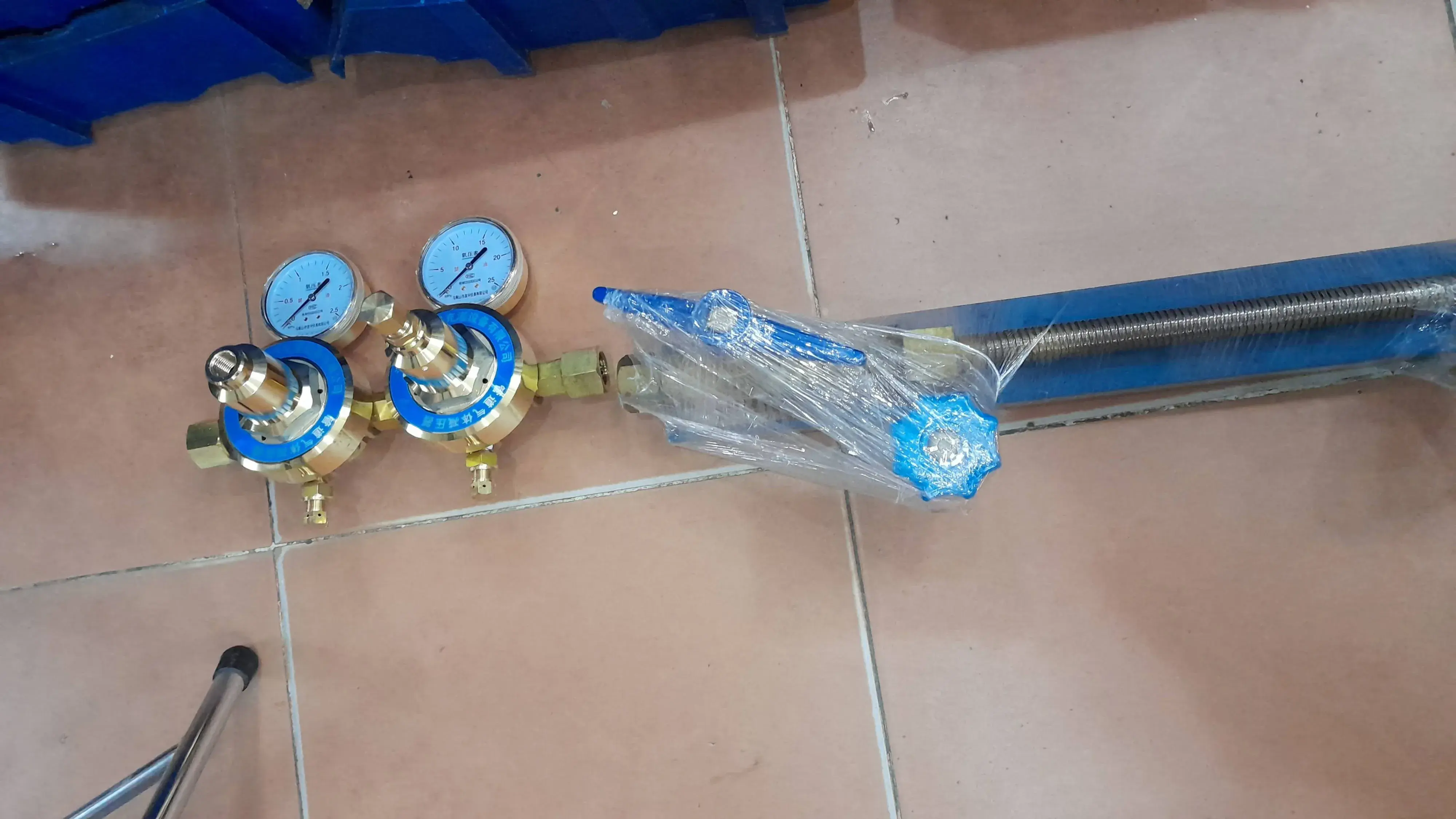 buon-ban-thiet-bi-nganh-khi-1